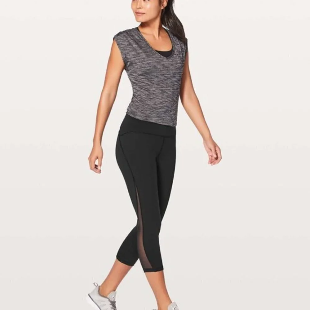 Lululemon Train Times Cropped Active Workout Leggings in Black Size 6